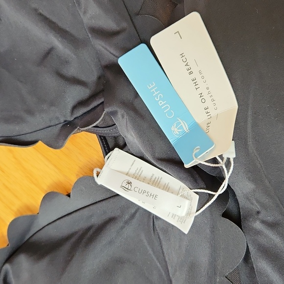 Cupshe One piece swimsuit - Picture 2 of 8